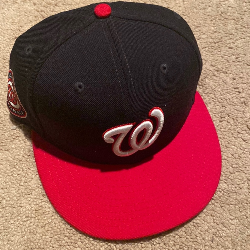 Snap back hat